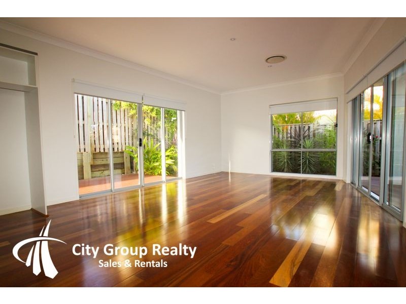 4 Saleya Drive, Varsity Lakes QLD 4227
