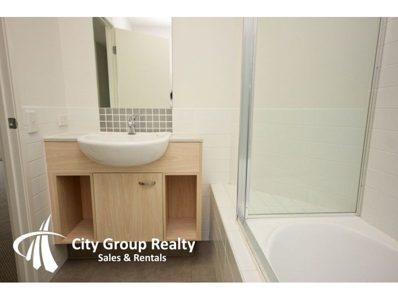 18 Fern Street, Surfers Paradise QLD 4217