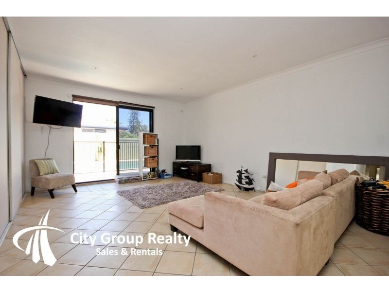 6 Rudder Court, Mermaid Waters QLD 4218