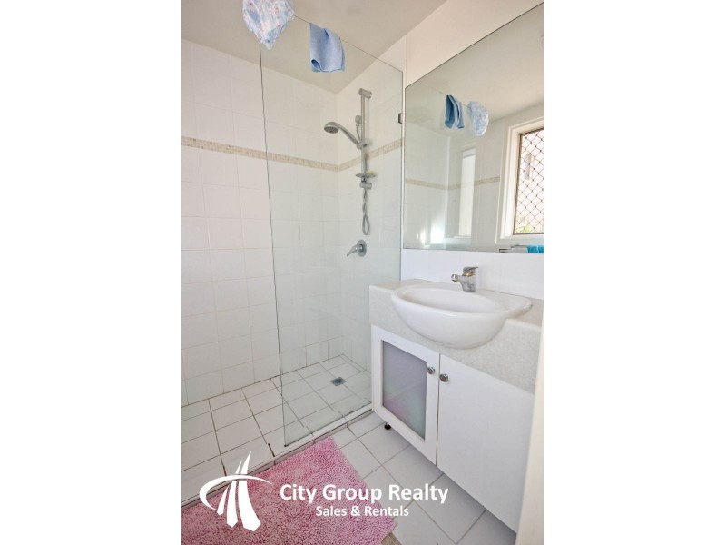 142 Stanhill Drive, Chevron Island QLD 4217