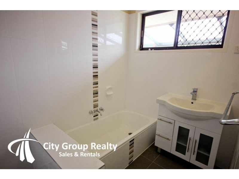 2/6 Tirau Place, Broadbeach Waters QLD 4218