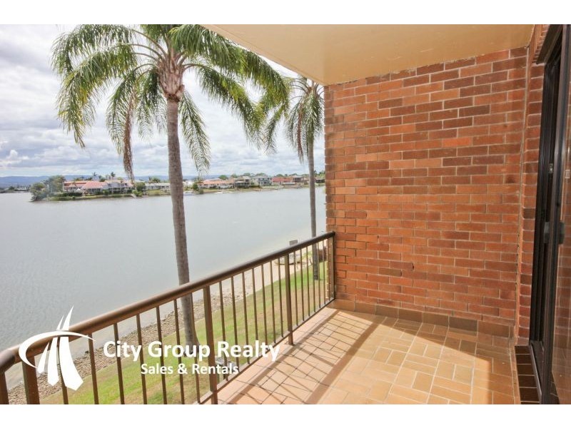 33 Duet Drive, Mermaid Waters QLD 4218