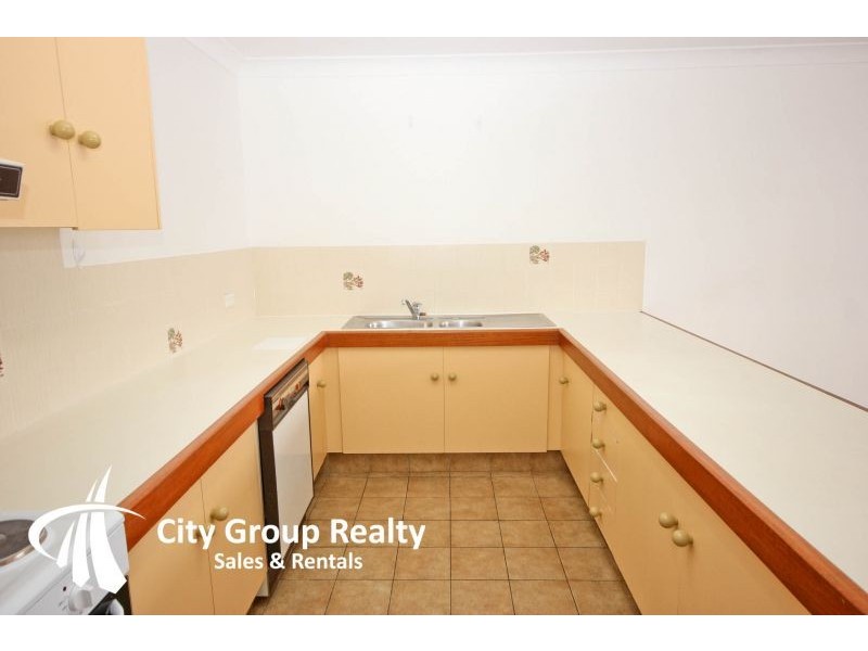 33 Duet Drive, Mermaid Waters QLD 4218