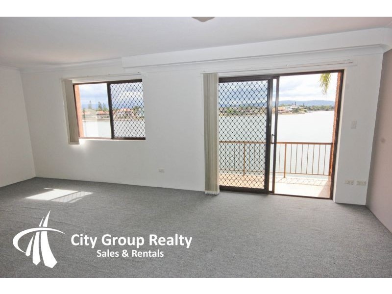 33 Duet Drive, Mermaid Waters QLD 4218