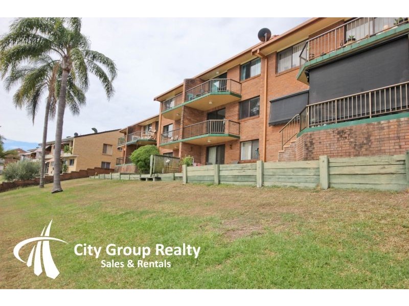 33 Duet Drive, Mermaid Waters QLD 4218