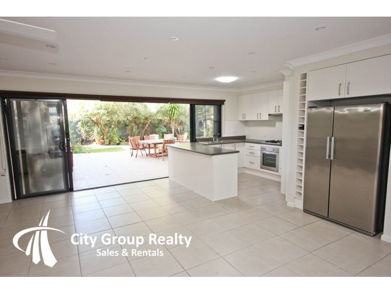 31 Sandpiper Drive, Burleigh Waters QLD 4220