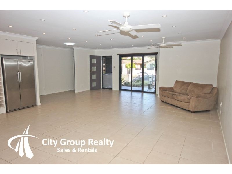 31 Sandpiper Drive, Burleigh Waters QLD 4220
