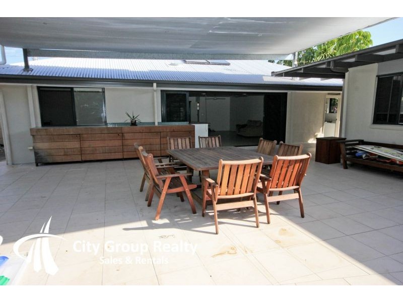 31 Sandpiper Drive, Burleigh Waters QLD 4220