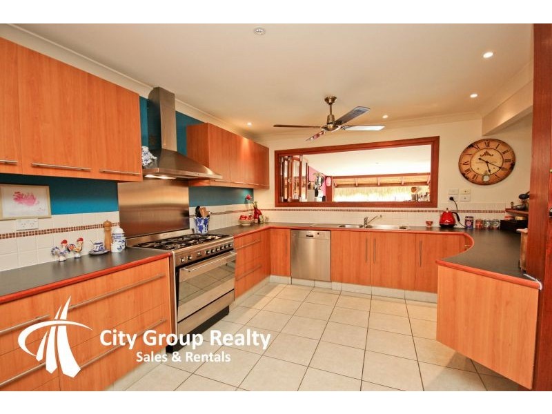 10 Cedar Place, Broadbeach Waters QLD 4218