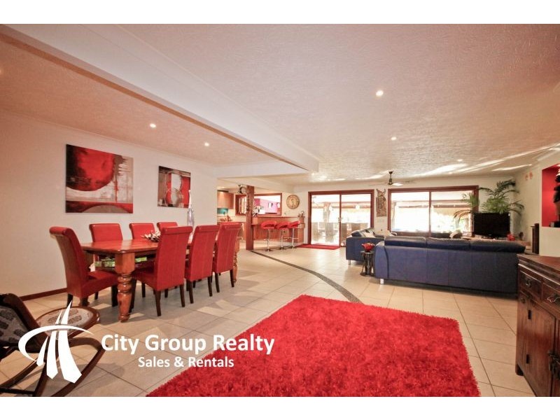 10 Cedar Place, Broadbeach Waters QLD 4218