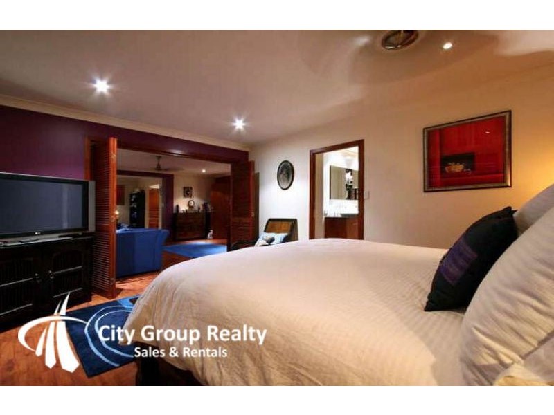 10 Cedar Place, Broadbeach Waters QLD 4218
