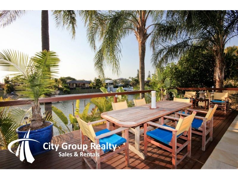 10 Cedar Place, Broadbeach Waters QLD 4218