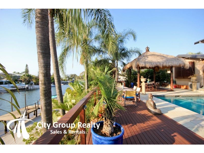 10 Cedar Place, Broadbeach Waters QLD 4218