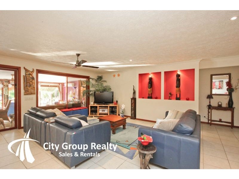 10 Cedar Place, Broadbeach Waters QLD 4218