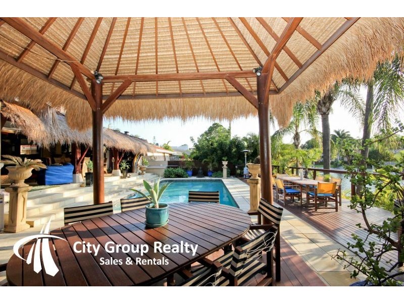 10 Cedar Place, Broadbeach Waters QLD 4218