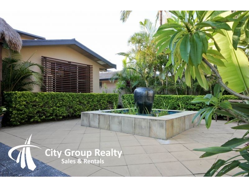 10 Cedar Place, Broadbeach Waters QLD 4218