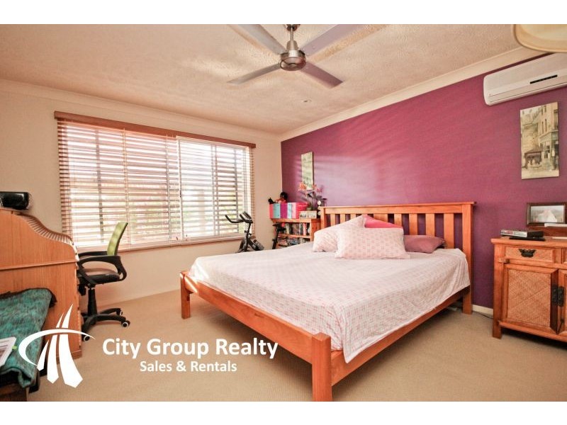 10 Cedar Place, Broadbeach Waters QLD 4218
