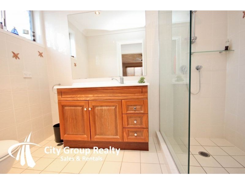10 Cedar Place, Broadbeach Waters QLD 4218