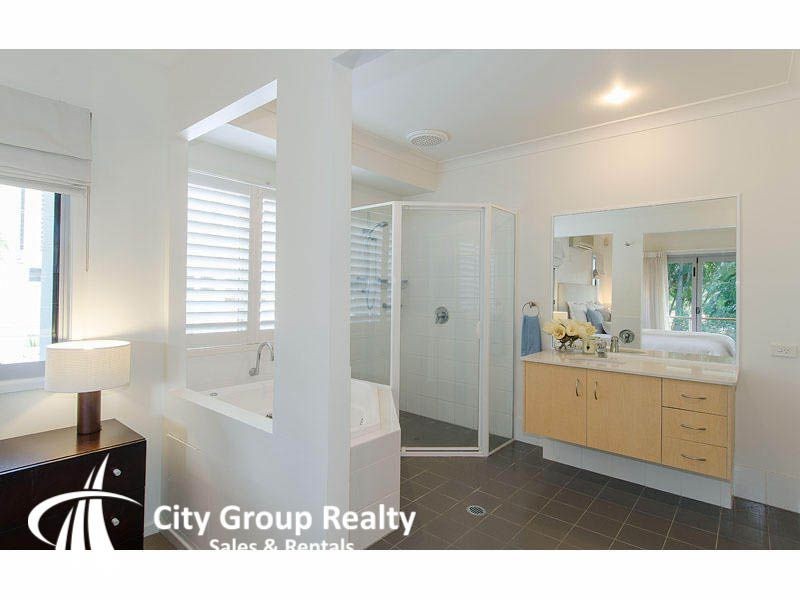 2/27 Norfolk Avenue, Surfers Paradise QLD 4217