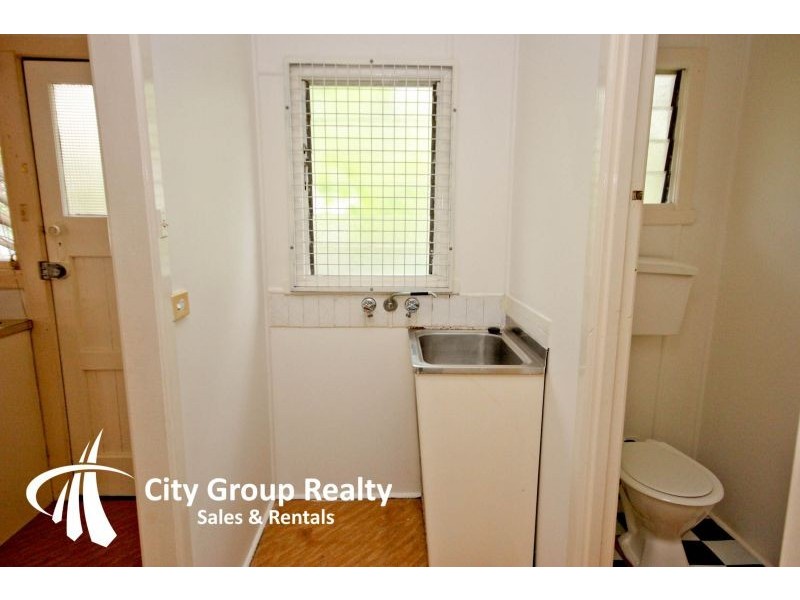 1/82 Eugaree Street, Southport QLD 4215