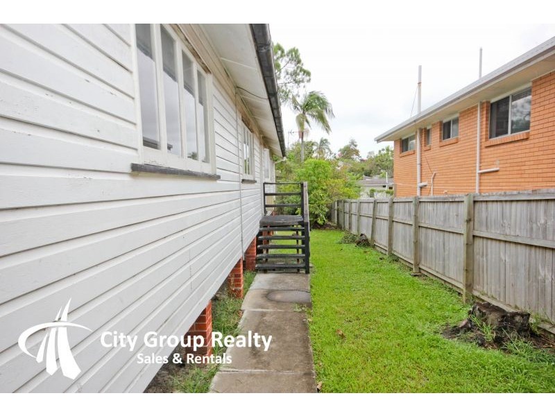 1/82 Eugaree Street, Southport QLD 4215