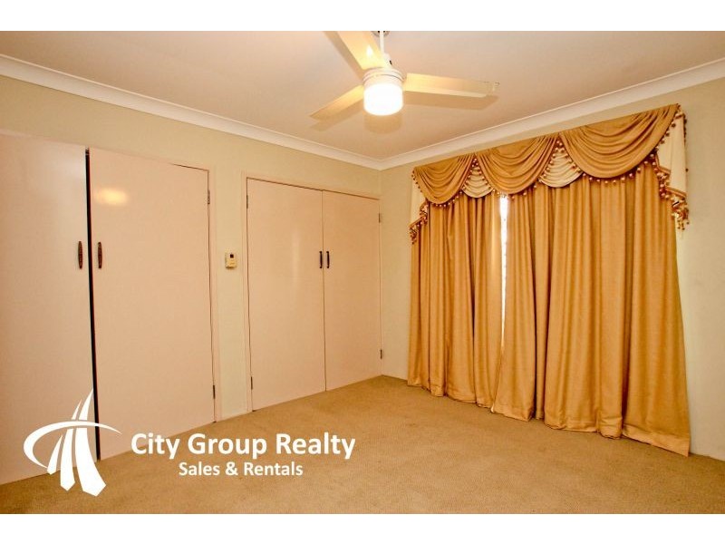 2 Lakeland Key, Broadbeach Waters QLD 4218