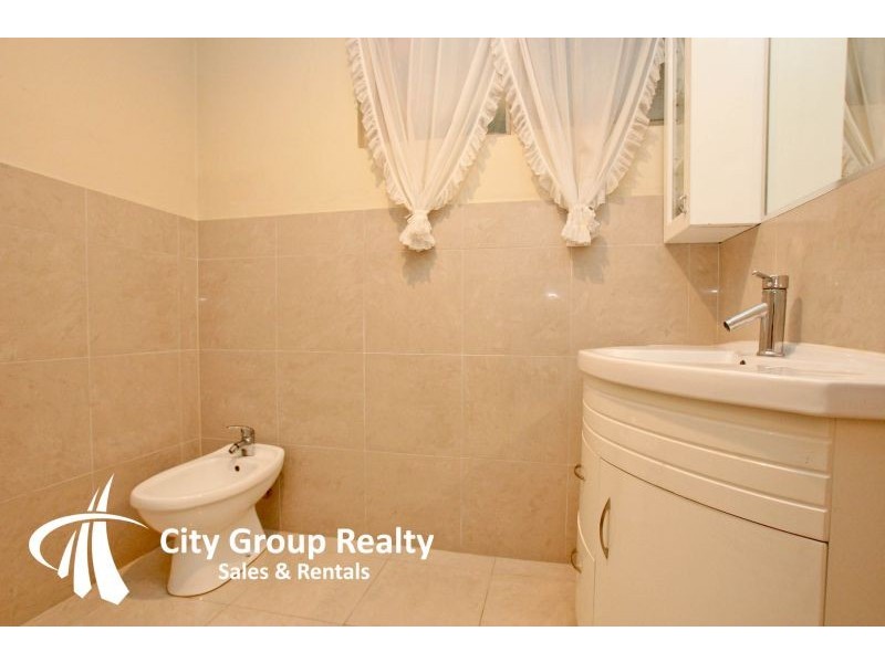 2 Lakeland Key, Broadbeach Waters QLD 4218