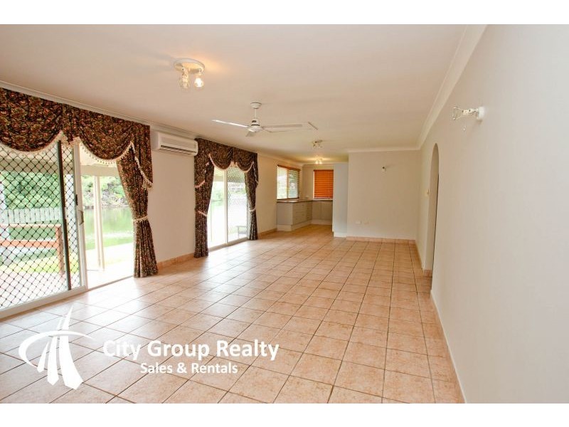 2 Lakeland Key, Broadbeach Waters QLD 4218