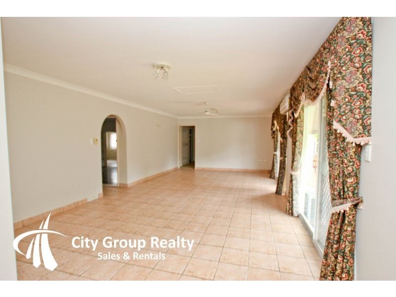 2 Lakeland Key, Broadbeach Waters QLD 4218