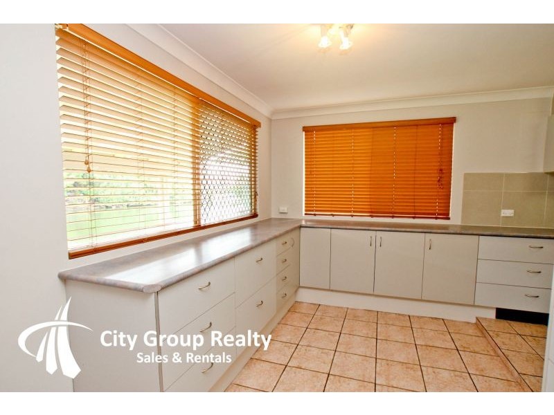 2 Lakeland Key, Broadbeach Waters QLD 4218