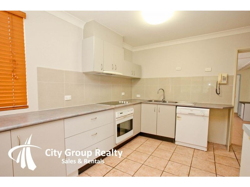 2 Lakeland Key, Broadbeach Waters QLD 4218