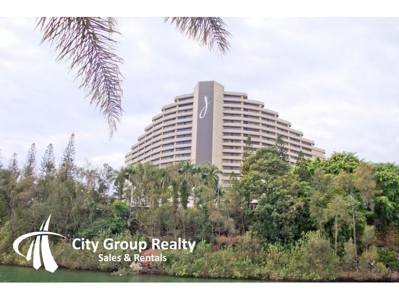 2 Lakeland Key, Broadbeach Waters QLD 4218