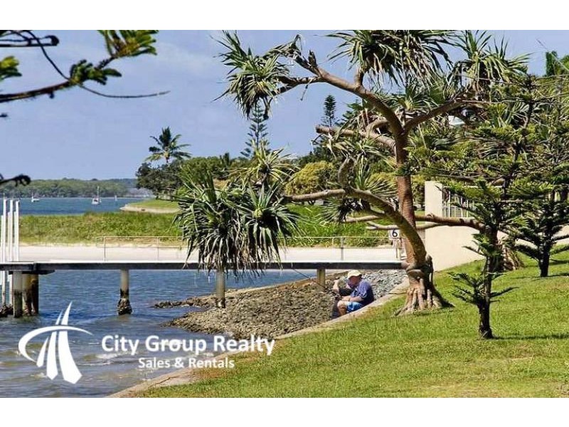 9 Errol Ave, Paradise Point QLD 4216