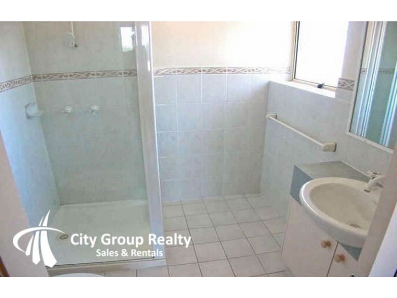 9 Errol Ave, Paradise Point QLD 4216