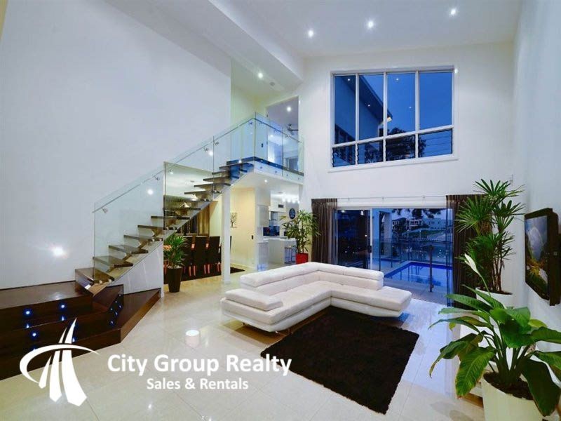 22 River Crescent, Broadbeach Waters QLD 4218
