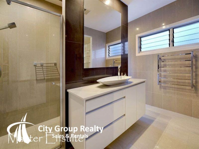 22 River Crescent, Broadbeach Waters QLD 4218