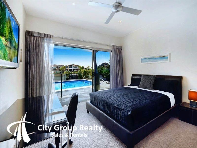 22 River Crescent, Broadbeach Waters QLD 4218