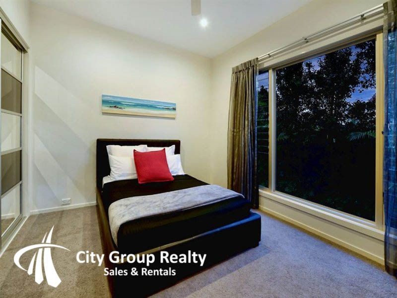 22 River Crescent, Broadbeach Waters QLD 4218