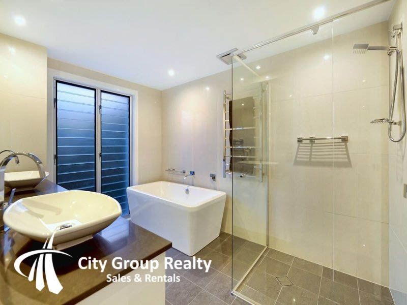 22 River Crescent, Broadbeach Waters QLD 4218