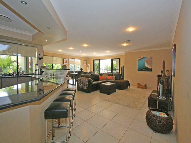 9 IRVINE ST, Pacific Pines QLD 4211