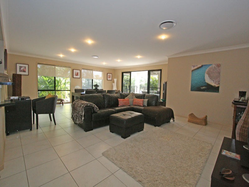 9 IRVINE ST, Pacific Pines QLD 4211