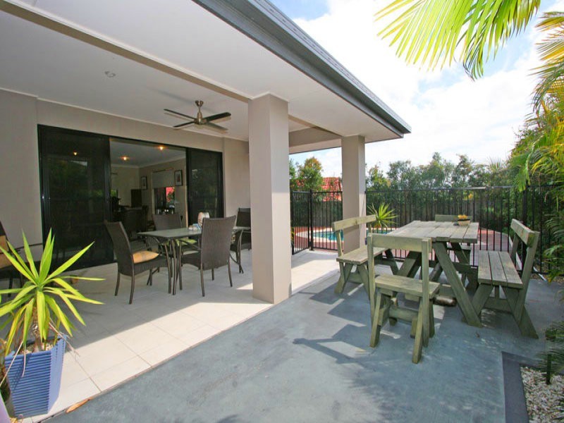 9 IRVINE ST, Pacific Pines QLD 4211