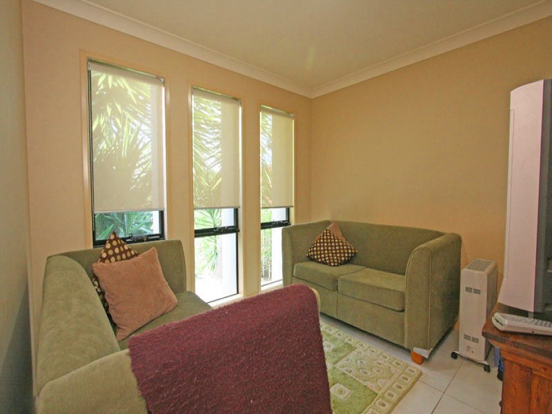 9 IRVINE ST, Pacific Pines QLD 4211