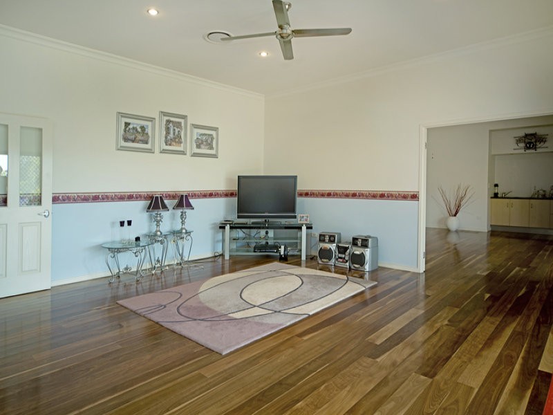 25 Howard Hughes Ct, Maudsland QLD 4210