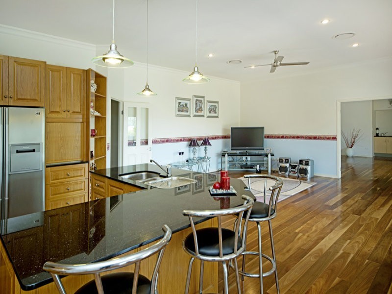 25 Howard Hughes Ct, Maudsland QLD 4210