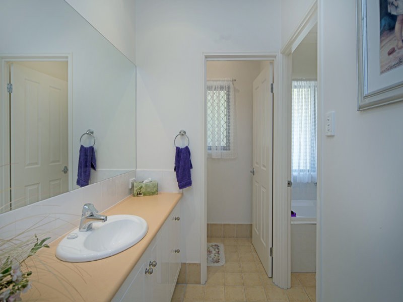 25 Howard Hughes Ct, Maudsland QLD 4210