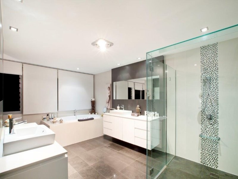 5008 Riverwood Grove, Benowa QLD 4217