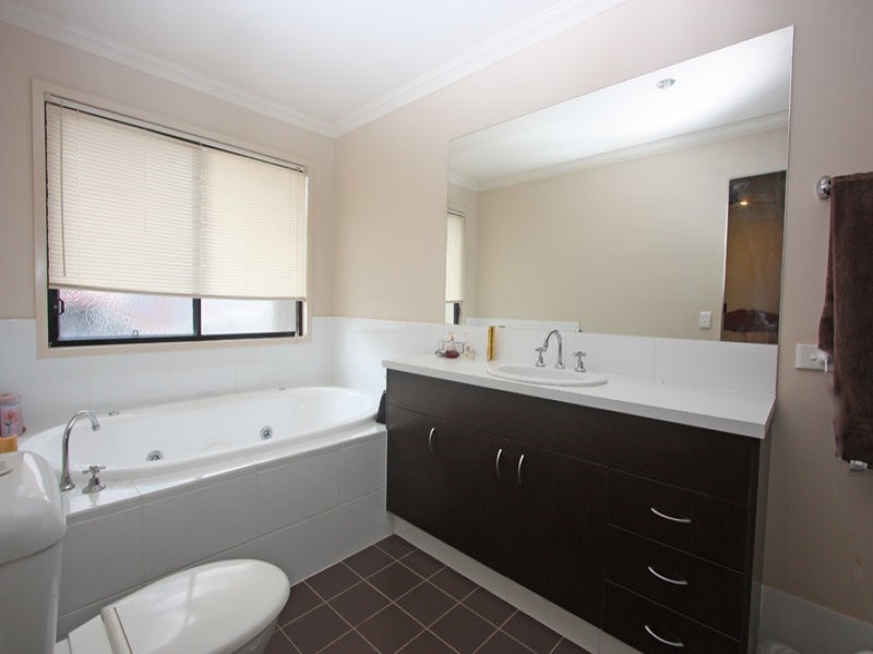 14 Lambert Dr, Maudsland QLD 4210