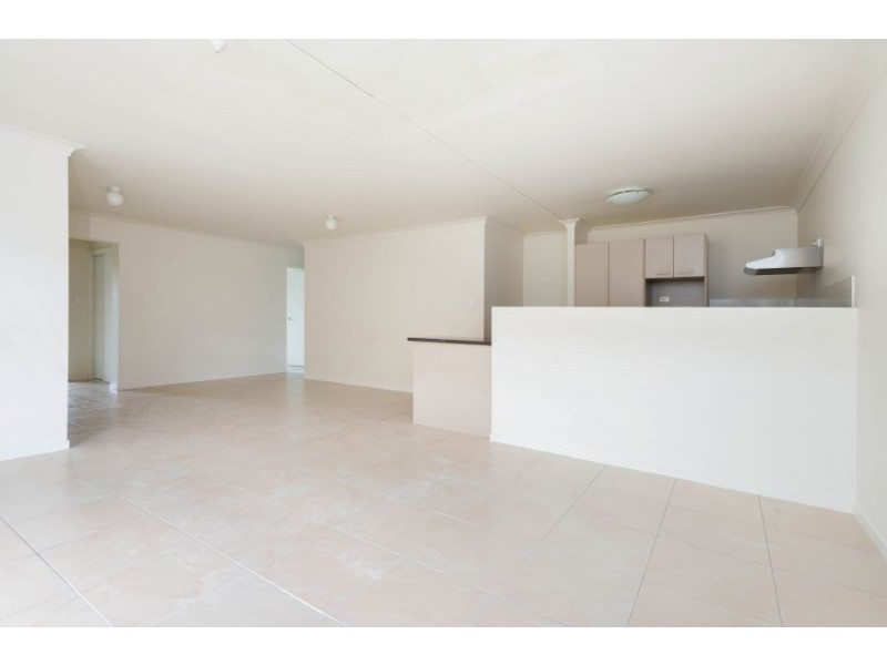1/17 Willunga, Pacific Pines QLD 4211