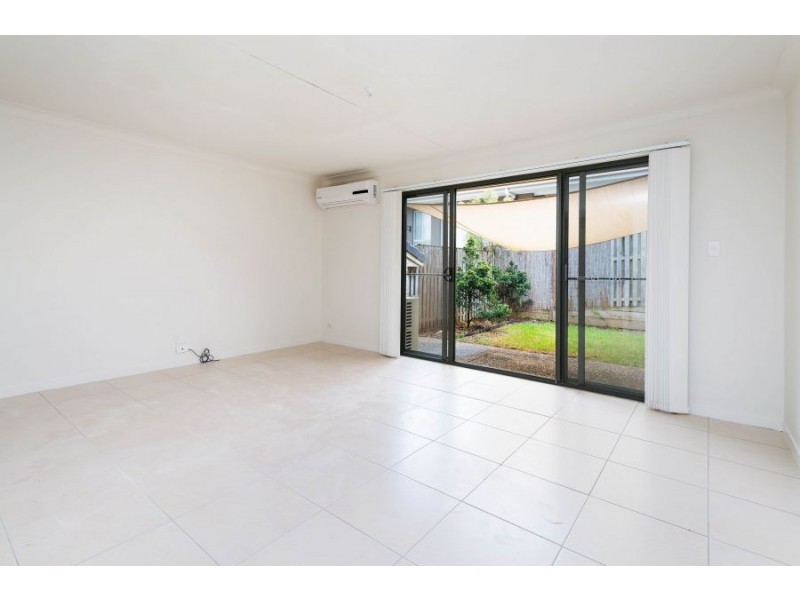 1/17 Willunga, Pacific Pines QLD 4211